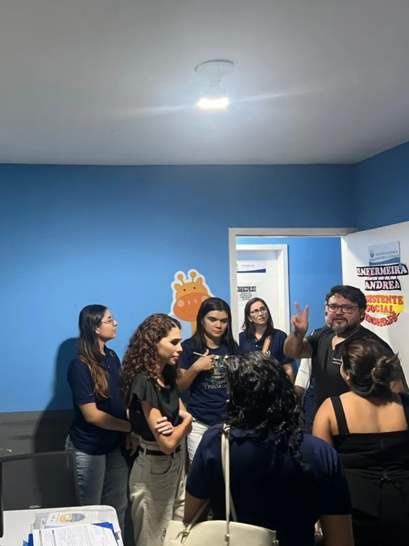 Conversa com a equipe durante a visita