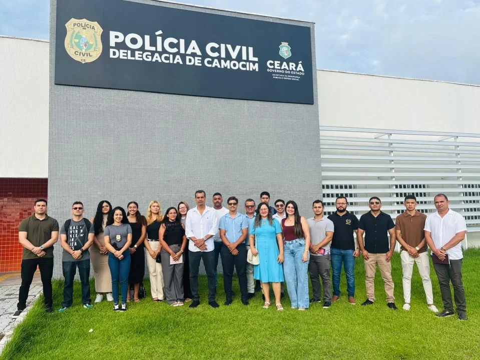 Turma de Direito em visita à delegacia de Camocim