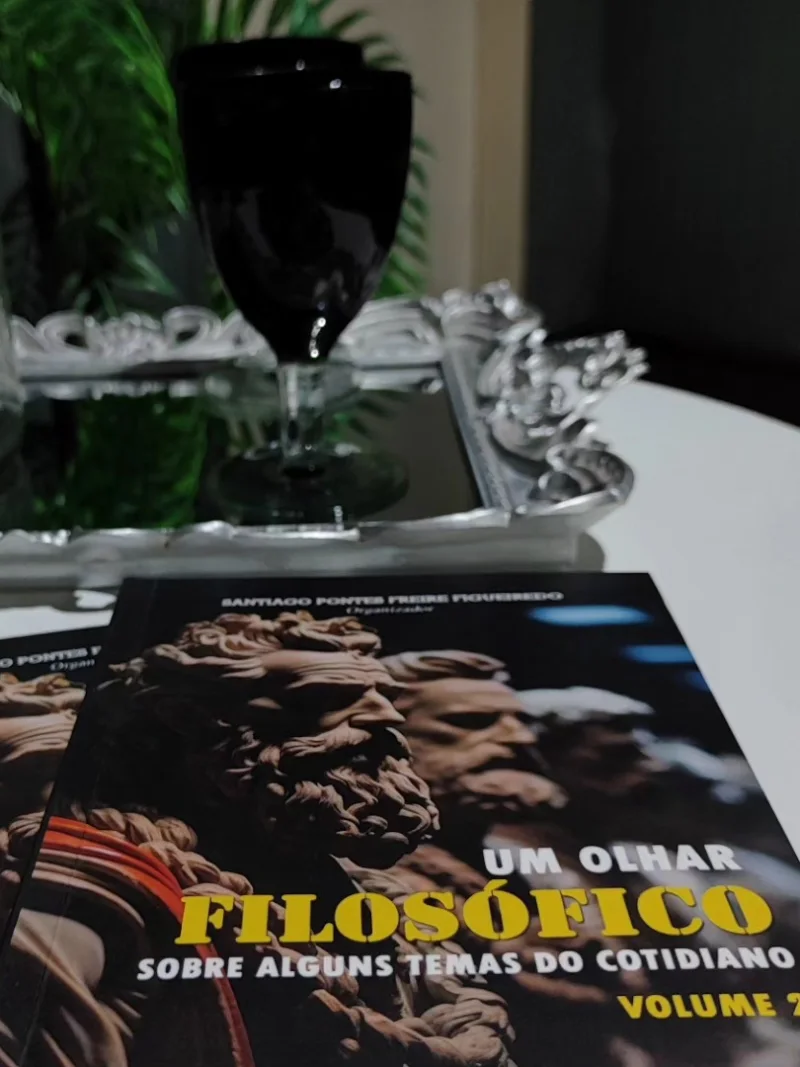 Exemplares do volume 2 do livro