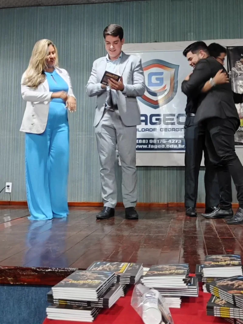 Momento de homenagem no palco